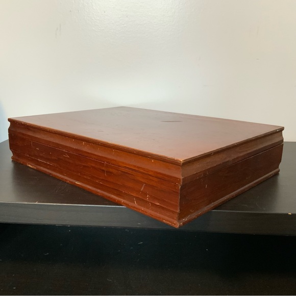 W. M. Roger’s Silverplate Flatware Set in Display Case - Picture 13 of 15